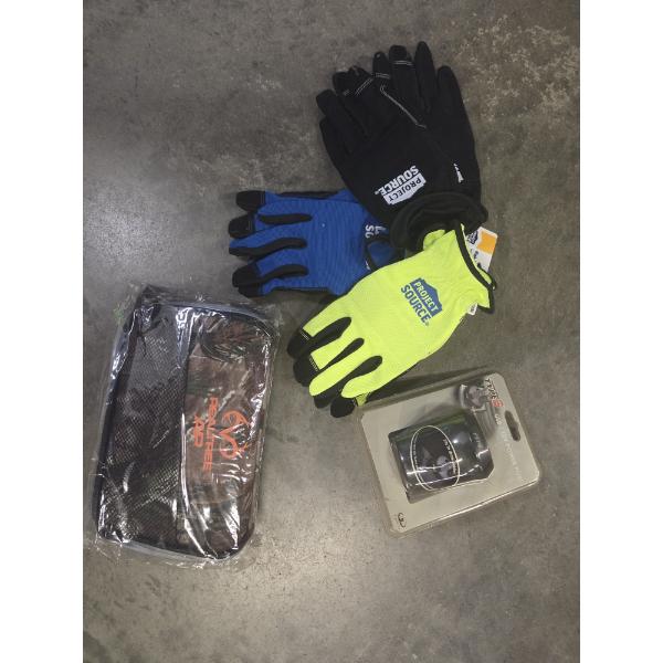 Brand New Camo Realtree Insulated Lunch Bag, Three Pair Of Gloves & USB Powerport