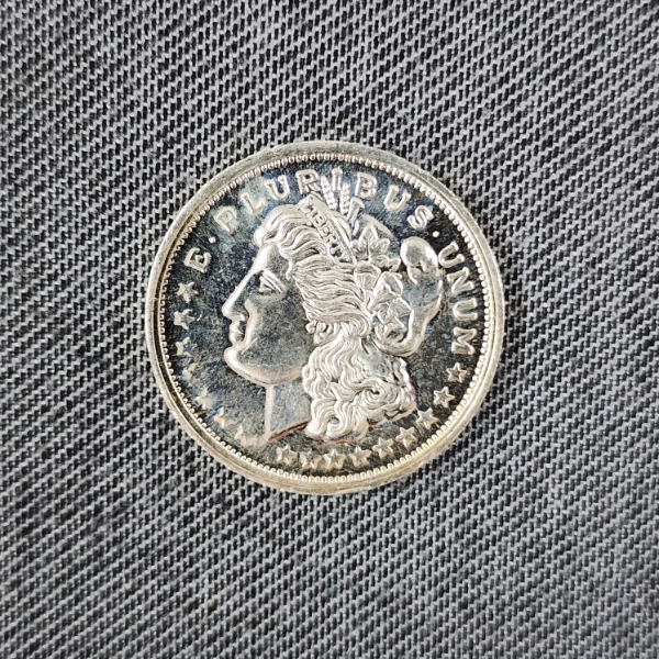 One Troy Ounce .999 Fine Silver Round Trade Unit Ft. Morgan Design