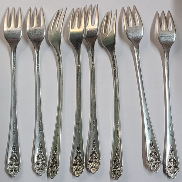 (8) Queen's Lace Sterling Silver Cocktail Forks By International Silver - Weight: 137.6g