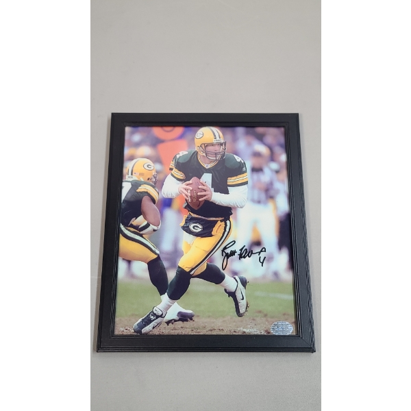 Autographed And Framed 8x10 Photo Of Green Bay Packers #4 Brett Favre With Authentication