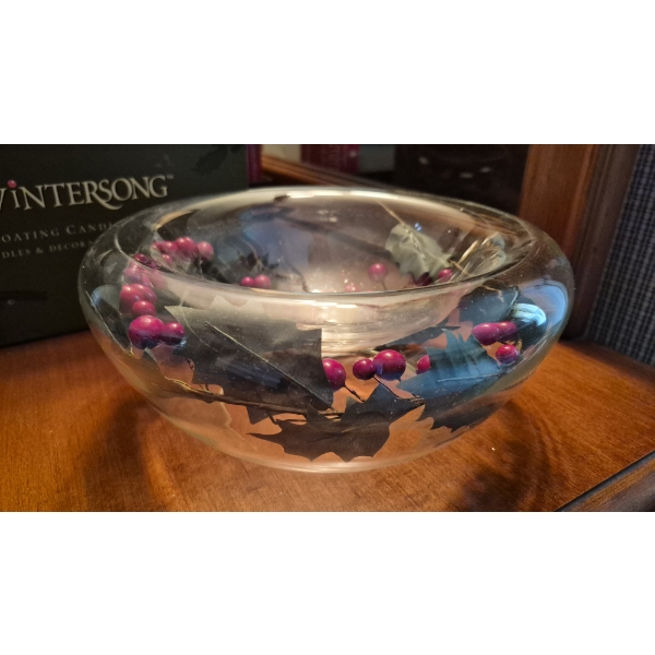PICKUP IN CANTON -  GORGEOUS CRYSTAL HOLIDAY BOWL WITH HOLLY LEAVES & BERRIES - NEW IN BOX