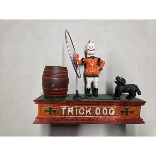 Excellent Condition Vintage Trick Dog Cast Iron Coin Bank 
