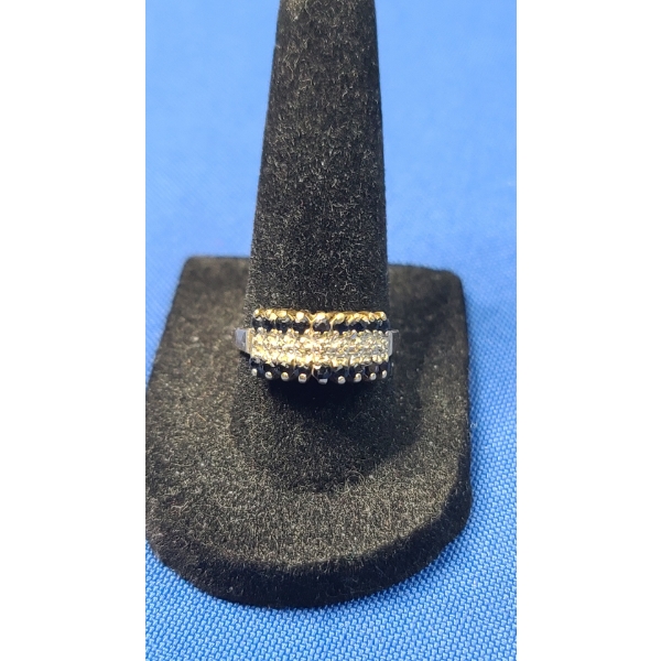 10K Gold Women's Ring With Dark And Clear Stones - Size: 9 - Weight: 2.7g