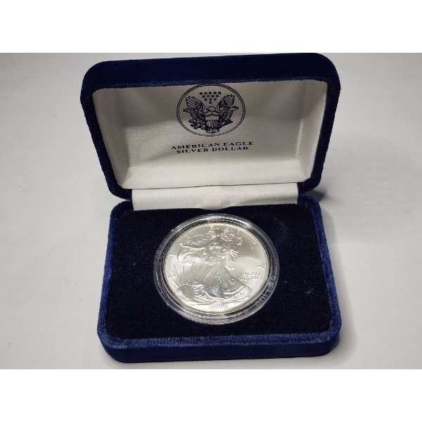 2000 United States American 1 Oz Silver Eagle in Uncirculated Condition in Box!