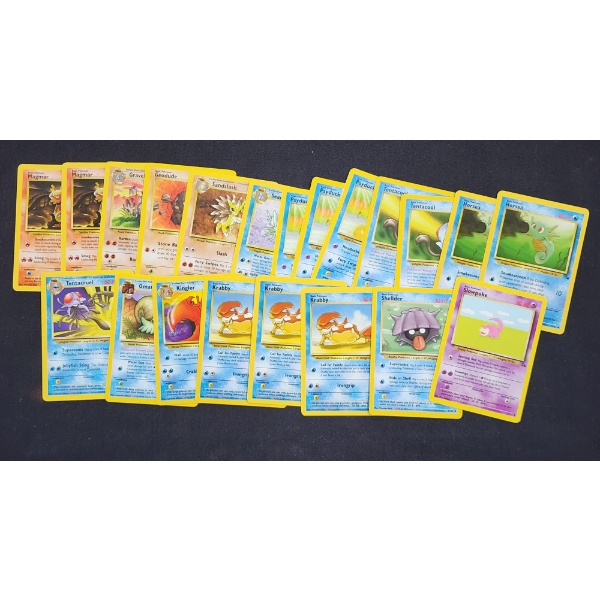 Lot of Over 20 Assorted Vintage Fossil Pokemon Trading Cards Including Magmar & Slowpoke
