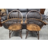 Image 1 : Beautiful Pair Of Vintage 2' x 3' 1'' Walnut Bow-Back Windsor Arm Chairs In Fabulous Condition 