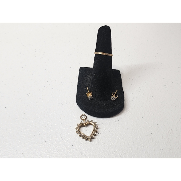Assorted 10K Yellow Gold Jewelry: Small Ring, Heart Pendant, Diamond Stud Earrings TW: 2.9g
