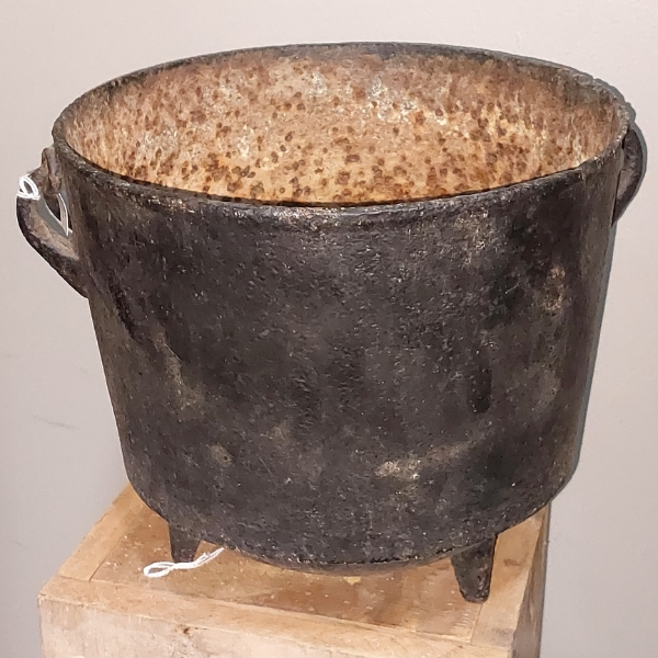 Cast Iron Bean Pot With Handle - 11" x 10"  