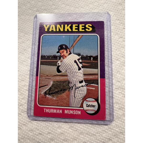 1975 Topps Thurman Munson Baseball Card # 20 - Excellent Condition