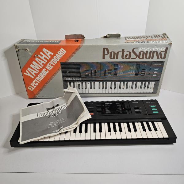 Yamaha PortaSound PSS-260 Electronic Keyboard With Original Box And Manual