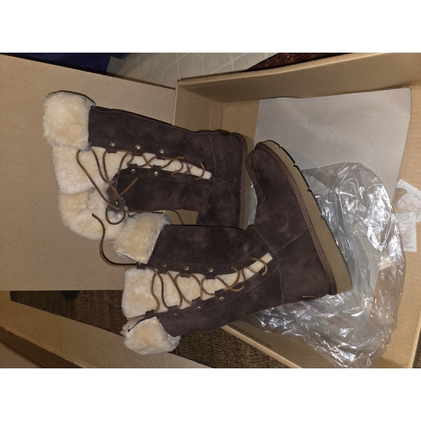 New!! Ugg Australia Chocolate Brown Lace Up Winter Leather & Sheepskin Size 6 Boots