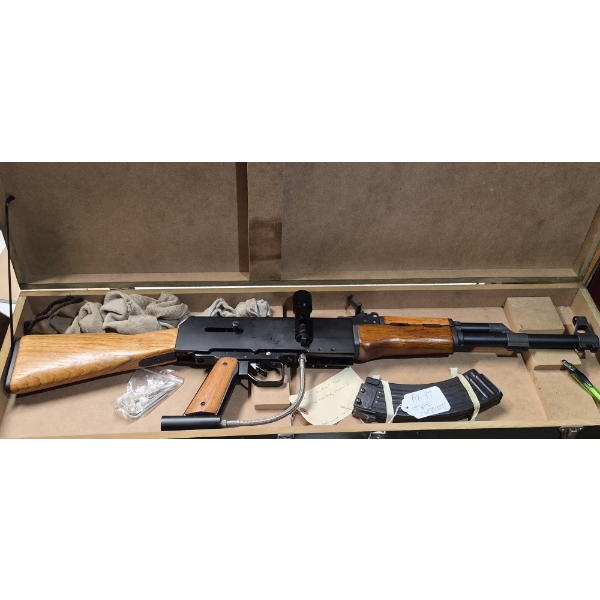 AK 47 PROFESSIONAL PAINTBALL RIFLE IN WOOD CARRY CASE - 2003 VINTAGE - SEE DESCRIPTION / PICS