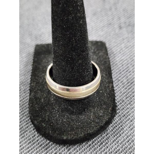 14K Gold Men's Ring Weighing 9.9 Grams Size 11
