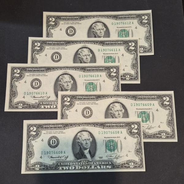 U.S. RARE CURRENCY - 5 PCS - SEQUENTIAL NUMBERS 1976 UNCIRCULATED $2.00 FEDERAL RESERVE NOTES - GEMS