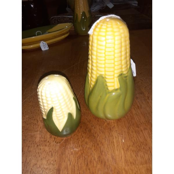 Shawnee Corn Pottery 2 Pc Salt n Pepper Shaker