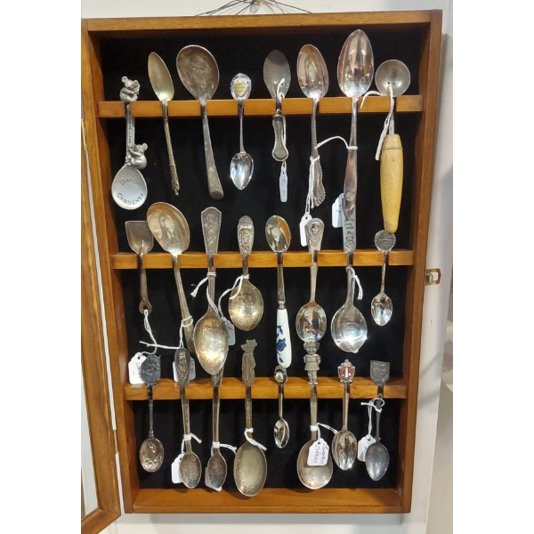 1st Of Two:  24 Silver Plate Collector Spoons In Walnut Display Case - A Superb Value & Great Collec