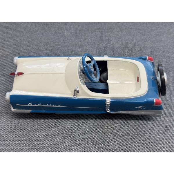 Hallmark "1959 Deluxe Kidillac"  (QHG9017) 7" Classic American Car - Mint Condition