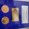 Image 5 : United States Bicentennial Gold Set Display Ft. Two Gold Plated Half Dollars & Gold Stamp
