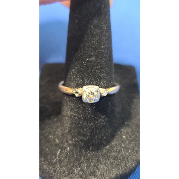 Vintage 14K Gold 3 Stone Diamond Ring - Cut Band - One Diamond Is Missing - Weight: 1.9g