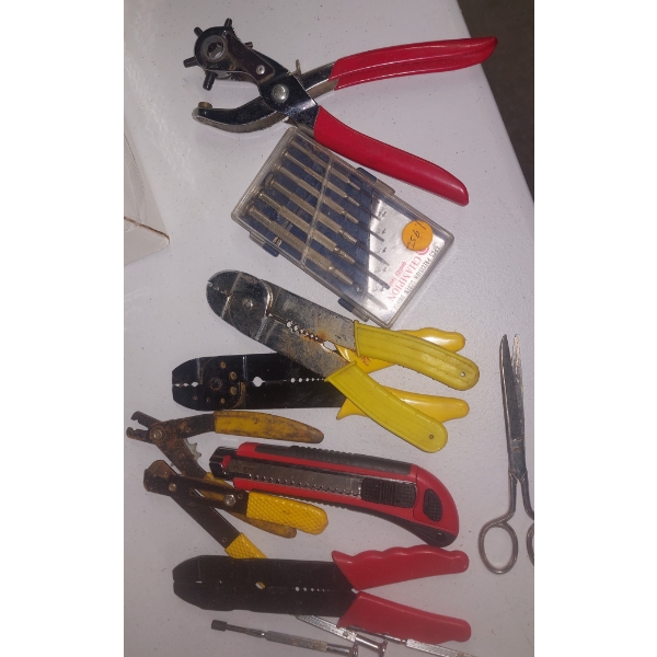 Assorted Grouping Of Specialty Pliers As Shown