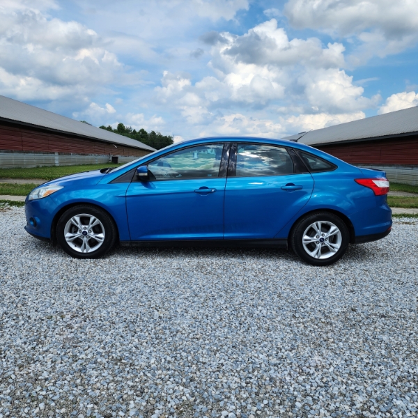 Beautiful Blue 2014 Ford Focus SE FWD ~ 140,369 Miles ~ 2 Liter I-4 Ti-VCT Engine~ Nice Smooth Drive