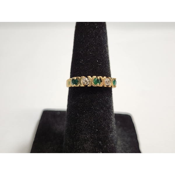 10K Yellow Gold XOXO Green & Clear Stones Ring Size 4 TW: 1.5g
