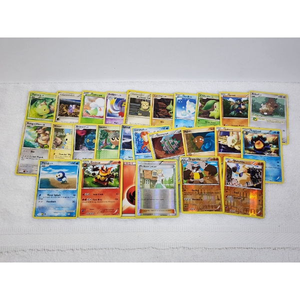 Nice Assortment of Pokemon Trading Cards Including Vintage & Reverse Holo