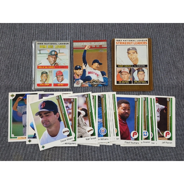 Large Lot of Assorted Baseball Trading Cards Including 1970's Topps!