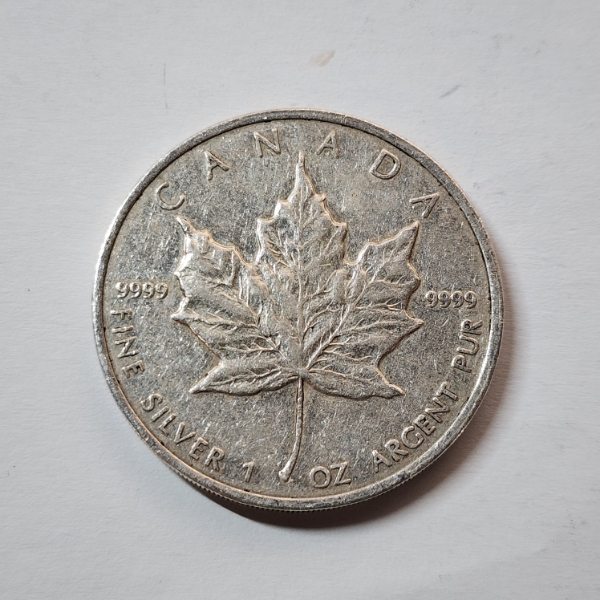 Royal Canadian Mint 1 oz .9999 Fine Silver 1993 Canadian Maple Leaf $5 Coin
