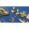 Image 7 : Lot Of Assorted Costume Jewelry Including Brooches, Necklace, Earrings & More