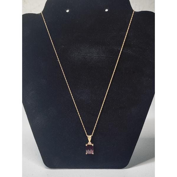 14K Yellow Gold Necklace with Large Emerald Cut Garnet Pendant - TW: 3.5g