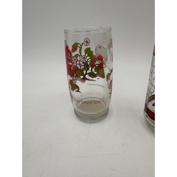 2 Glasses - Sea World & Strawberry Shortcake American Greetings Corp - Sea World Killer Whale