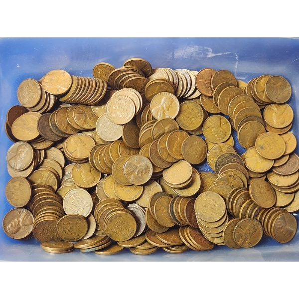 Large Lot of Assorted United States Lincoln Wheat Pennies - 860g
