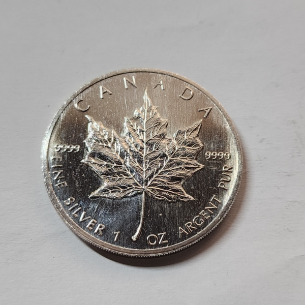 Royal Canadian Mint 1 oz .9999 Fine Silver 1989 Canadian Maple Leaf $5 Coin