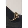 Image 3 : Women's 10K Yellow Gold Twist Love Knot Ring - Size 8 - Weight: 3.8g