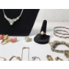 Image 8 : Lot of Assorted Costume Jewelry: Gold-Plated Pieces, Rings, Necklaces, Bracelets