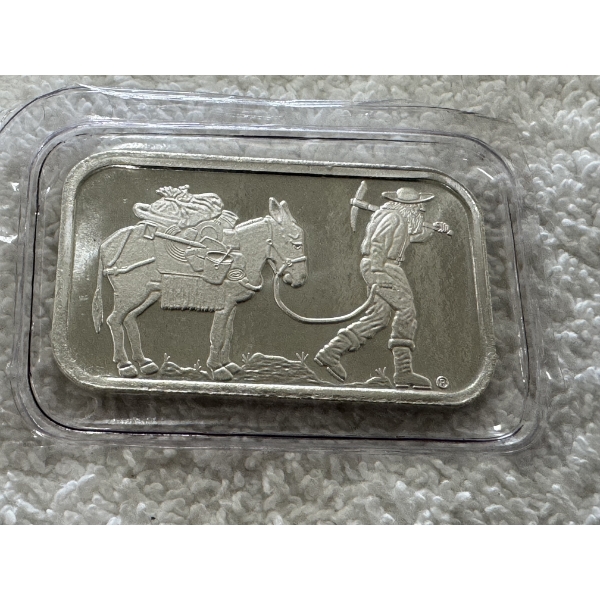 Beautiful Silver Towne One Troy Ounce .999 Fine Silver Bar - Mint Condition