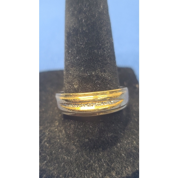 10K Gold Ring With Diamonds - Size 9 1/2 - Weight: 2.8g
