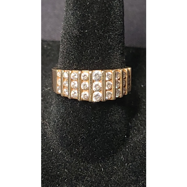 14K Gold Ring Weighing 5.6 Grams Ft. Small Clear Stones