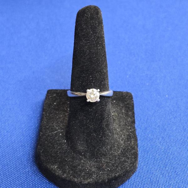 Platinum Ladies Solitaire Ring w/ Real Diamond - Sz 6 - 4.3g TW