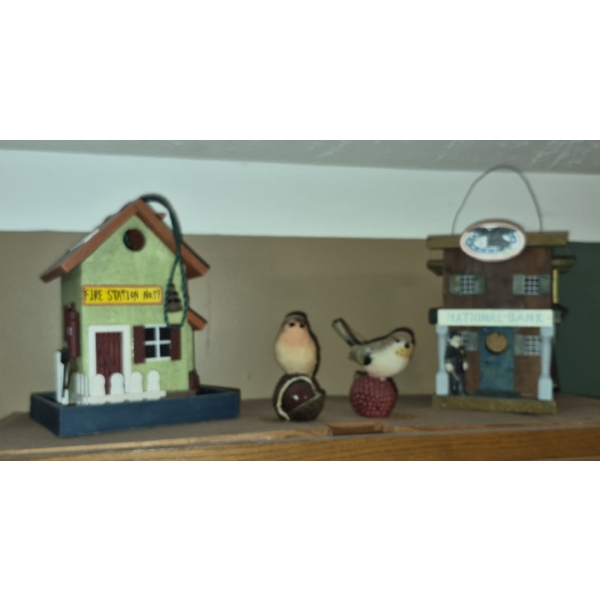 Louisville Home Pickup - 4 Pcs Total - Two Custom Painted Bird Houses With 2 Bird Figurines As Shown