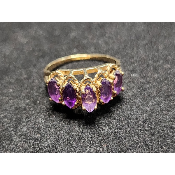 10K Gold Ring Ft. Beautiful Purple Stones Weighing 2.2 Grams
