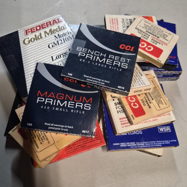 RELOADING - LARGE LOT - VARIOUS PRIMERS - SEE ALL PICTURES