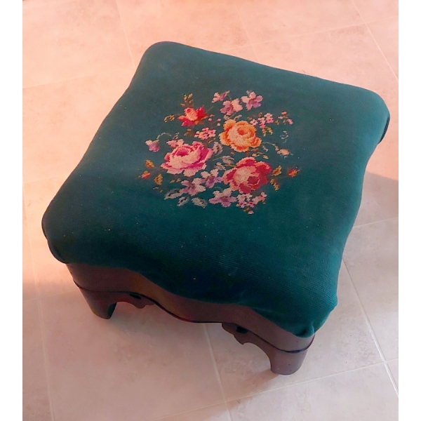 Nice Green & Floral Upholstered 20" x 20" by 16" Tall Ottoman In Excellent Condition