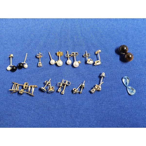 Beautiful Lot of Assorted 14K Gold Earrings Weighing 3.7g