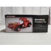 Image 4 : Vintage International D-2 Pickup 1:25 Scale Diecast Metal Replica - New in Box