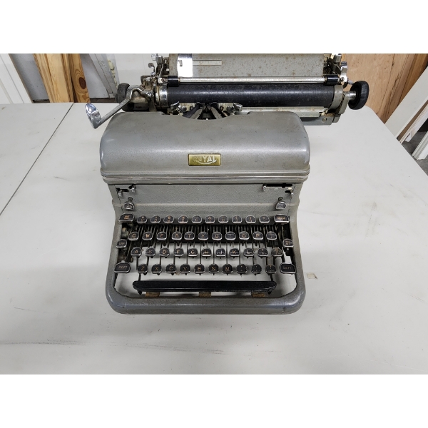 Vintage Royal KMG Manal Typewriter