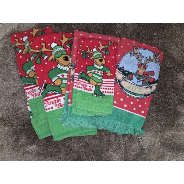 Excellent Large Group Of New & Like New Linens, Napkins, Table Covers And Towels