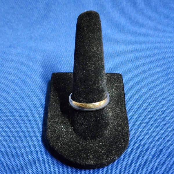 10K Gold Ring Weighing 3.1 Grams ~ Size 8 ~