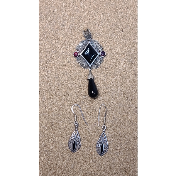 Sterling Silver Black Onyx/Marcasite Pendant & Sterling Black Onyx Dangle Earrings - Weight: 8.6g